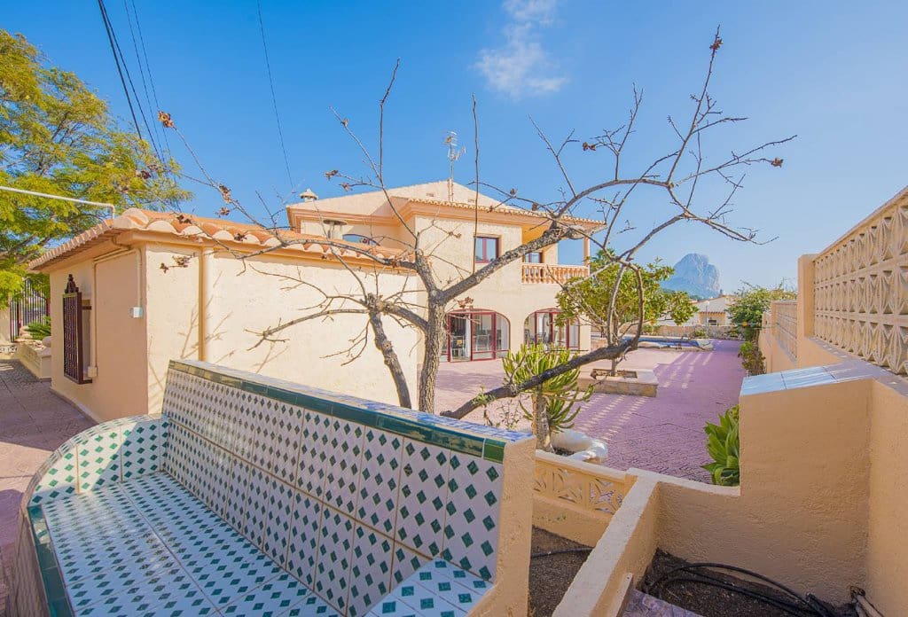 11 bedroom Villa for sale in Calpe / Calp with pool - € 950,000 (Ref: 10043919)