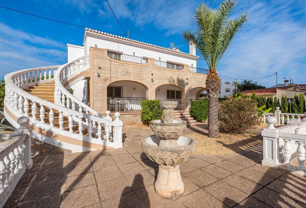 13 slaapkamer Villa te koop in Calpe / Calp met zwembad - € 2.125.000 (Ref: 10043933)
