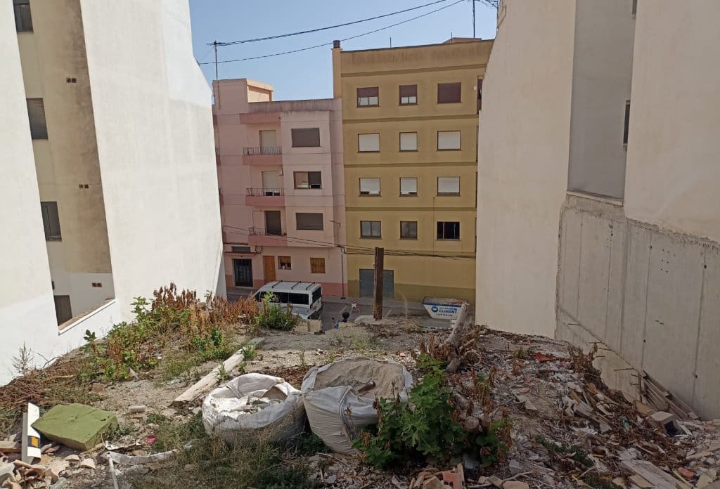 Rakentamaton maa myytävänä paikassa Benissa - 300 000 € (Ref: 10043946)