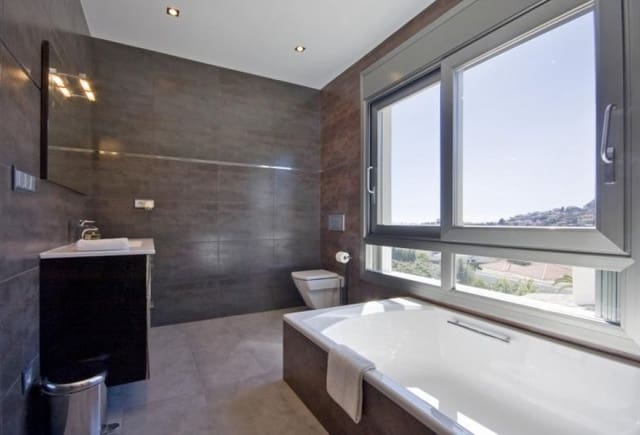 5 bedroom Villa for sale in Canuta, Calpe / Calp with pool - € 750,000 (Ref: 10043954)