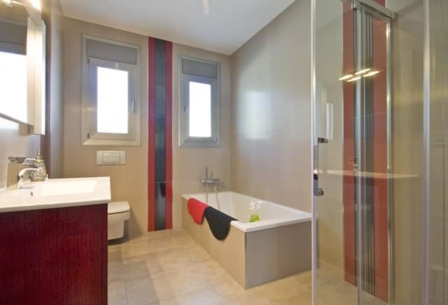 5 bedroom Villa for sale in Canuta, Calpe / Calp with pool - € 750,000 (Ref: 10043954)