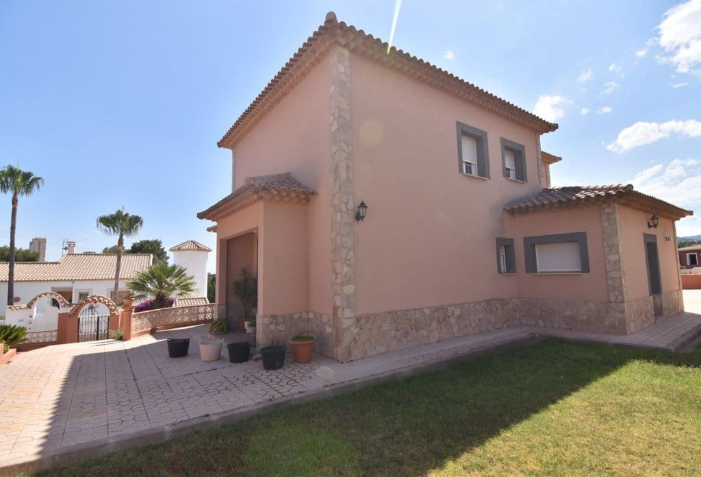 5 Zimmer Villa zu verkaufen in Calpe / Calp mit Pool - 720.000 € (Ref: 10043955)