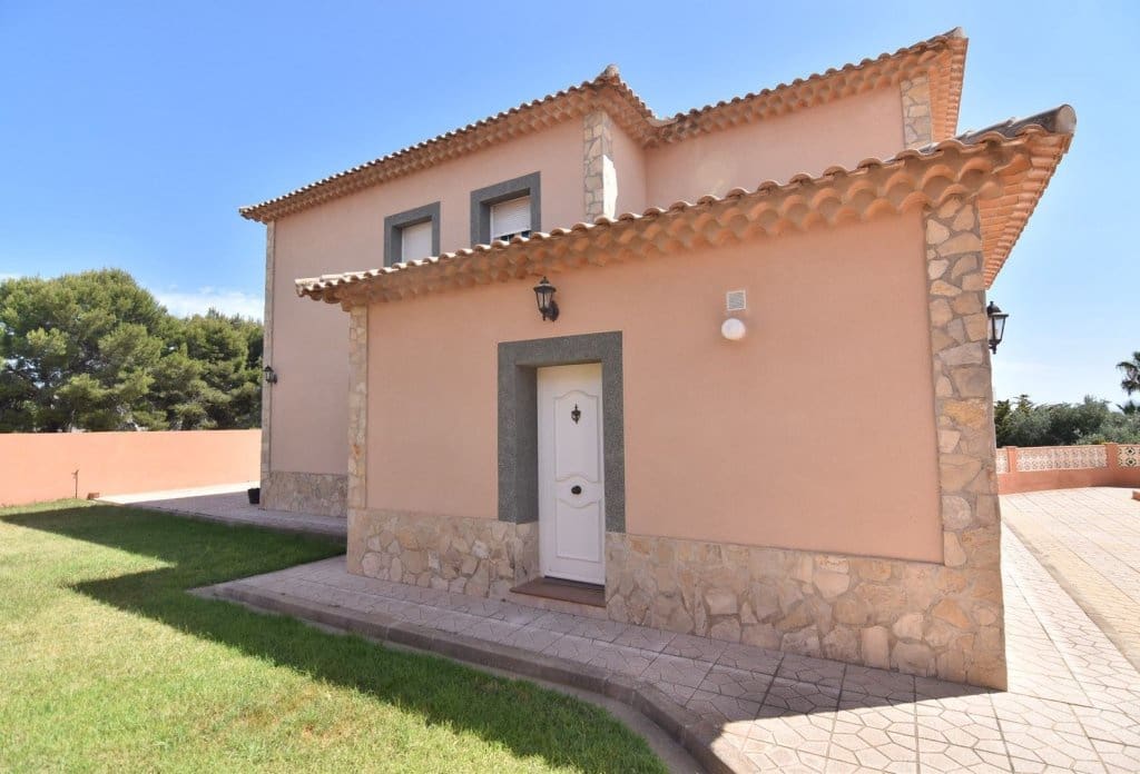 5 Zimmer Villa zu verkaufen in Calpe / Calp mit Pool - 720.000 € (Ref: 10043955)