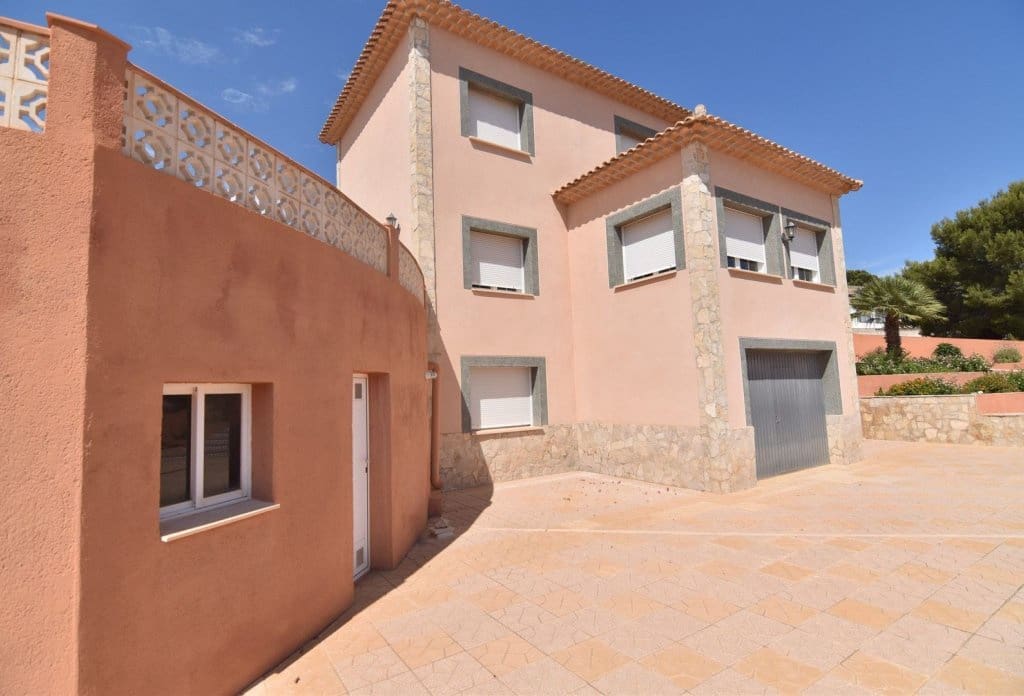 5 Zimmer Villa zu verkaufen in Calpe / Calp mit Pool - 720.000 € (Ref: 10043955)