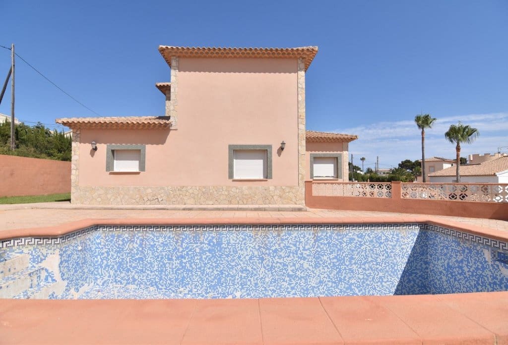 5 Zimmer Villa zu verkaufen in Calpe / Calp mit Pool - 720.000 € (Ref: 10043955)