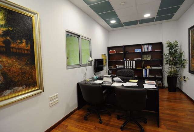 9 sovrum Kommersiell till salu i Pueblo, Calpe / Calp - 450 000 € (Ref: 10043978)