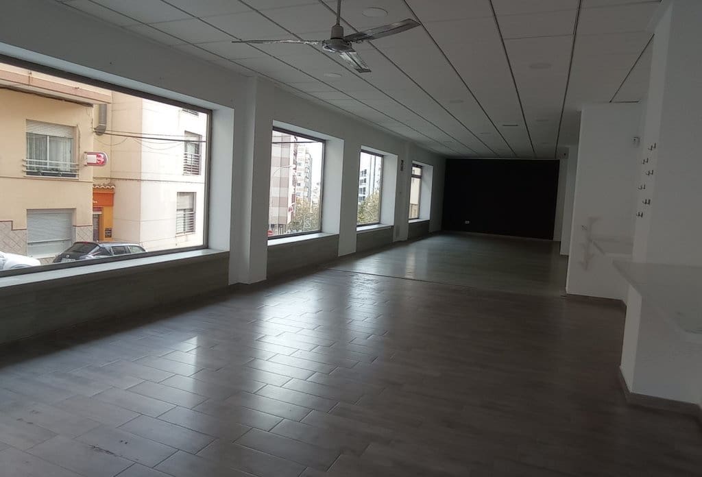 3 bedroom Commercial for sale in Calpe / Calp - € 200,000 (Ref: 10043988)