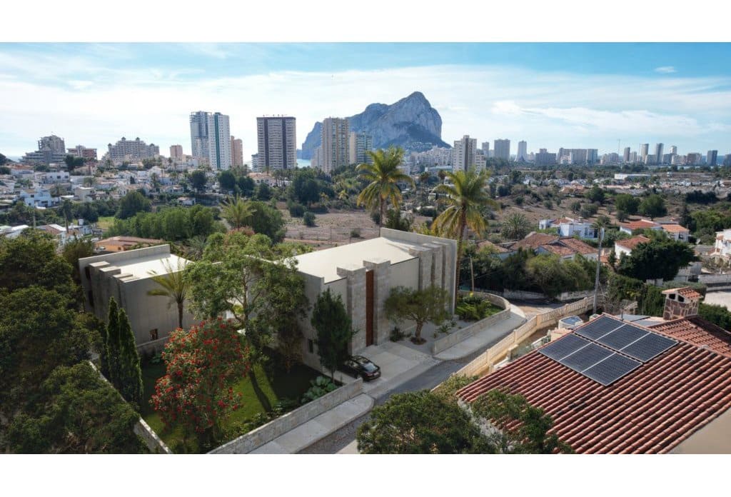 Chalet de 3 habitaciones en Calpe / Calp en venta con piscina - 1.150.000 € (Ref: 10044002)