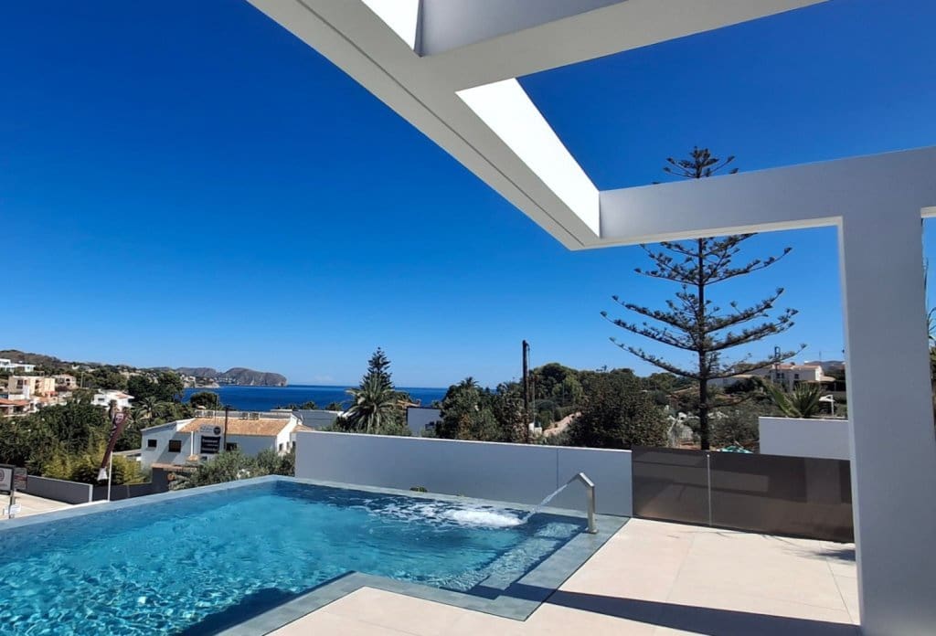 Chalet de 4 habitaciones en Benissa en venta con piscina - 3.195.000 € (Ref: 10044004)