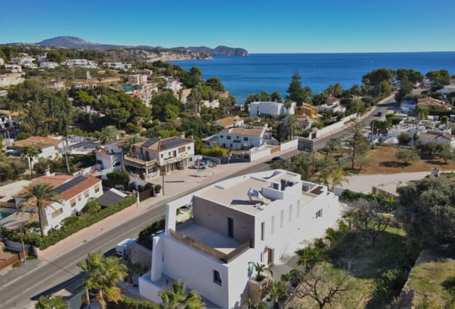 Chalet de 4 habitaciones en Benissa en venta con piscina - 3.195.000 € (Ref: 10044004)