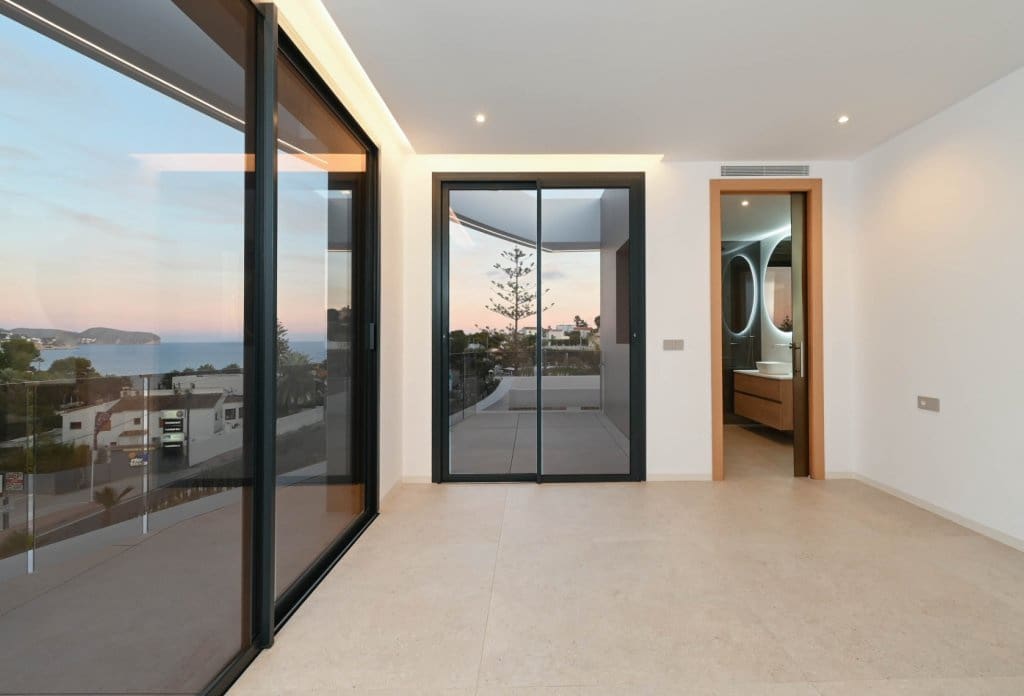Chalet de 4 habitaciones en Benissa en venta con piscina - 3.195.000 € (Ref: 10044004)