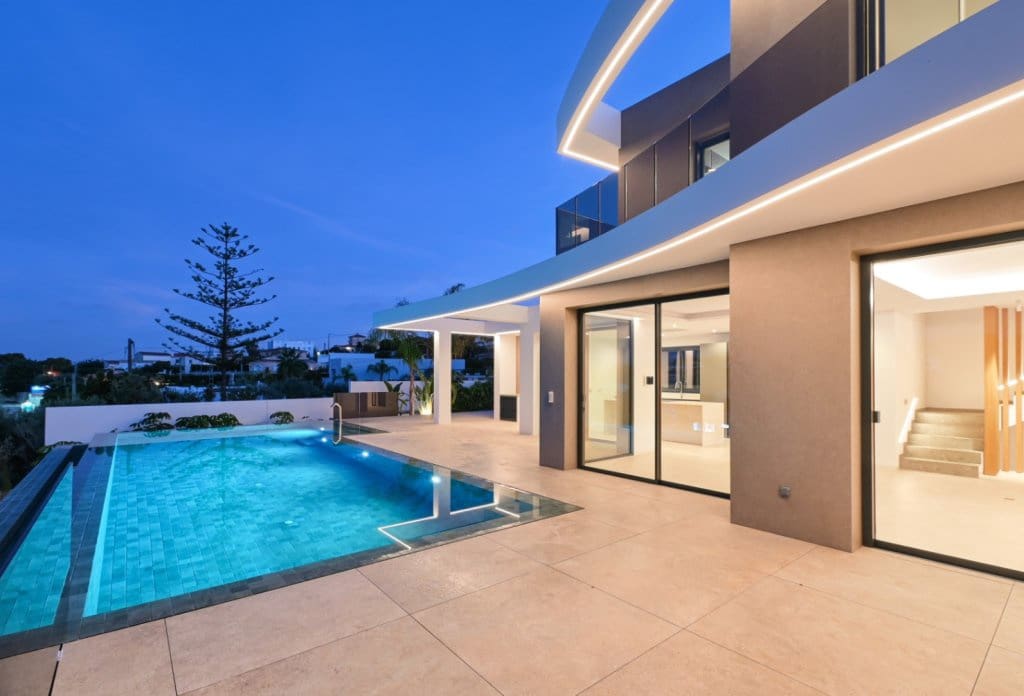 Chalet de 4 habitaciones en Benissa en venta con piscina - 3.195.000 € (Ref: 10044004)