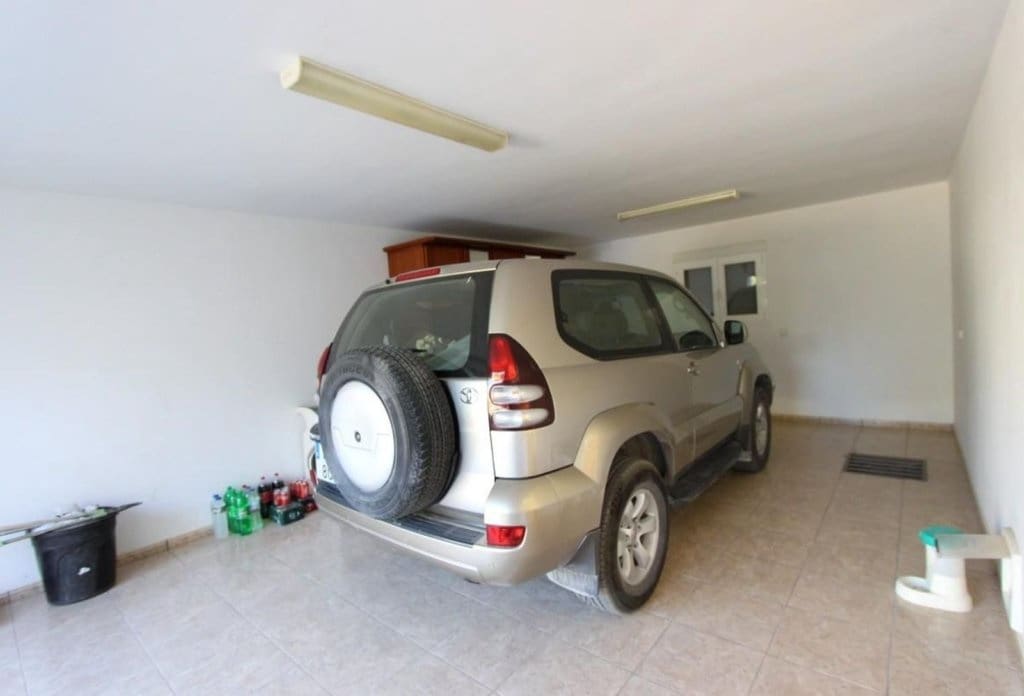 6 makuuhuone Huvila myytävänä paikassa La Nucia mukana uima-altaan - 1 200 000 € (Ref: 10044006)