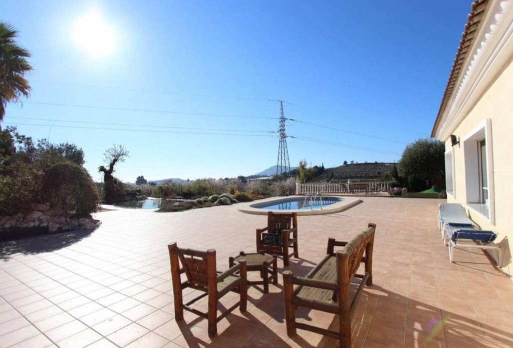 6 bedroom Villa for sale in Altea with pool - € 1,100,000 (Ref: 10079047)