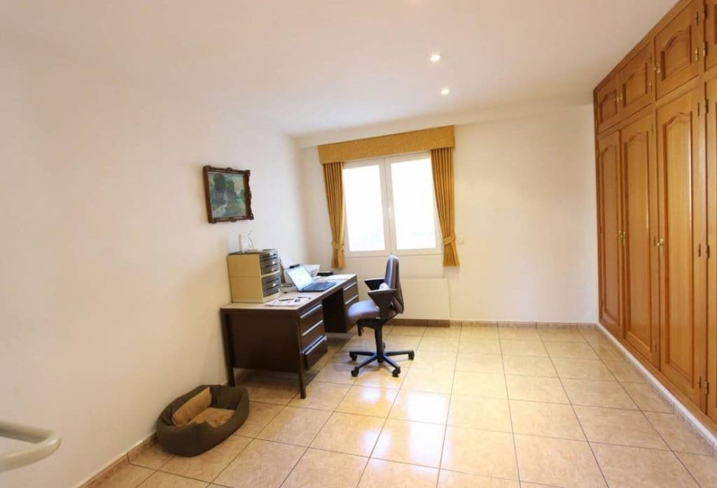 6 bedroom Villa for sale in Altea with pool - € 1,100,000 (Ref: 10079047)