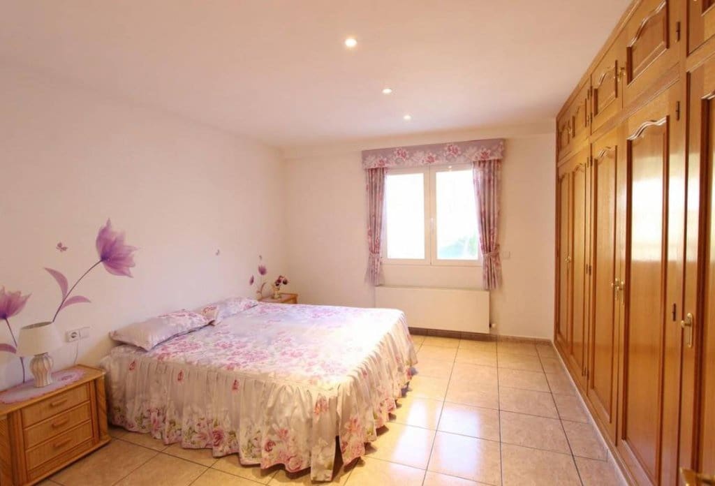 6 bedroom Villa for sale in Altea with pool - € 1,100,000 (Ref: 10079047)