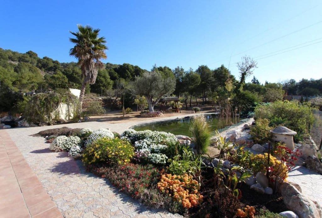 6 bedroom Villa for sale in Altea with pool - € 1,100,000 (Ref: 10079047)