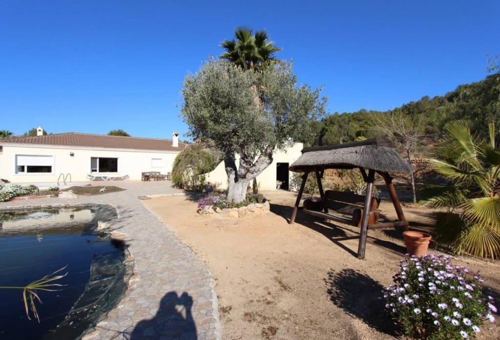 6 bedroom Villa for sale in Altea with pool - € 1,100,000 (Ref: 10079047)