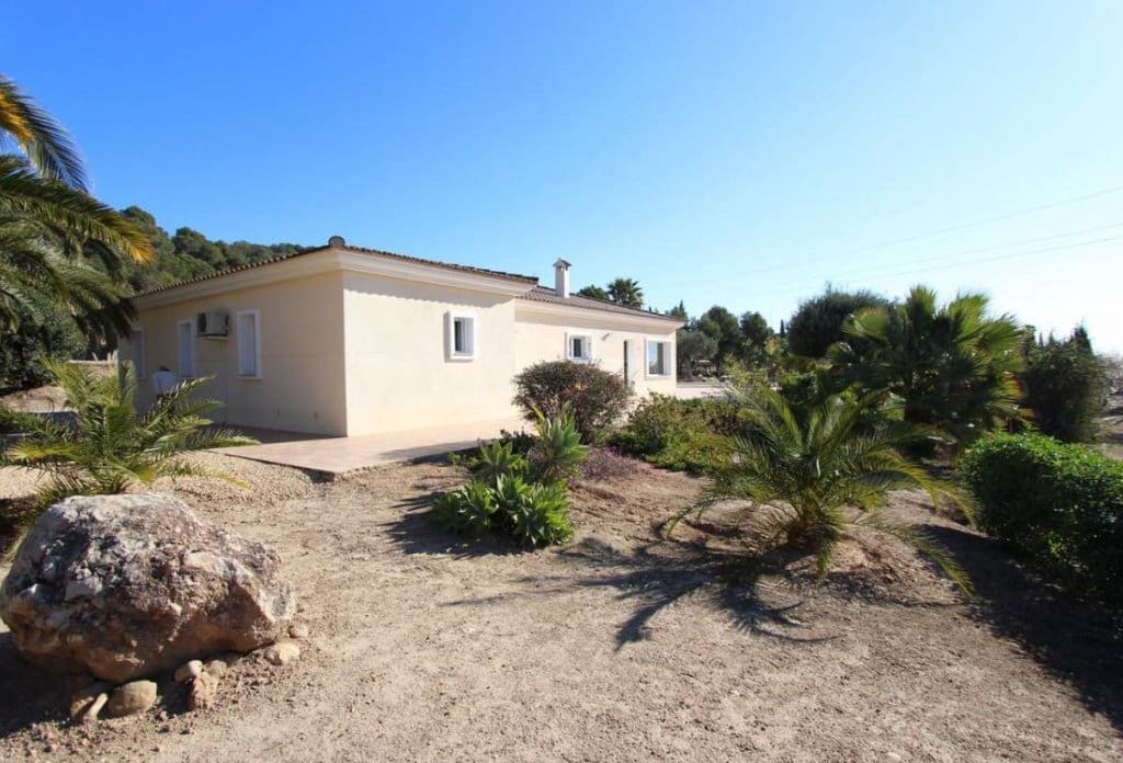 6 bedroom Villa for sale in Altea with pool - € 1,100,000 (Ref: 10079047)