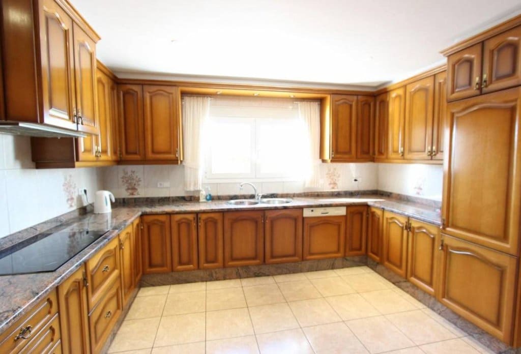 6 bedroom Villa for sale in Altea with pool - € 1,100,000 (Ref: 10079047)