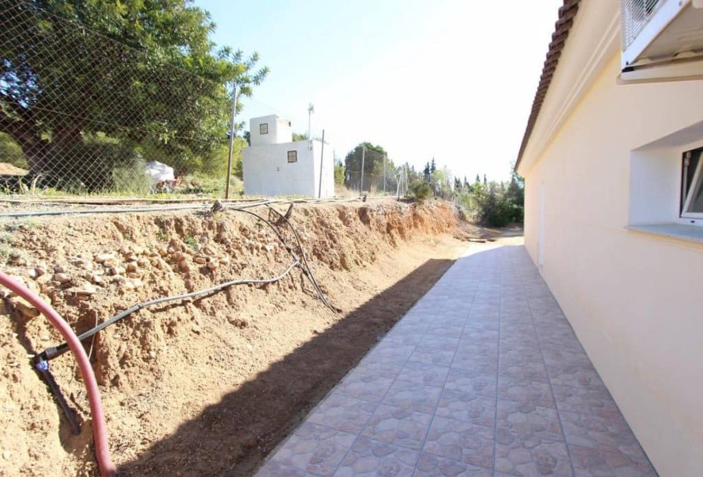 6 bedroom Villa for sale in Altea with pool - € 1,100,000 (Ref: 10079047)