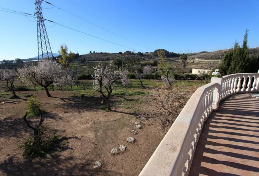 6 bedroom Villa for sale in Altea with pool - € 1,100,000 (Ref: 10079047)