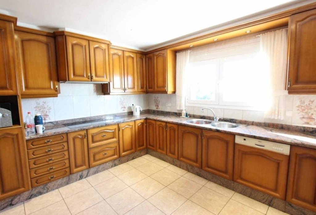 6 bedroom Villa for sale in Altea with pool - € 1,100,000 (Ref: 10079047)