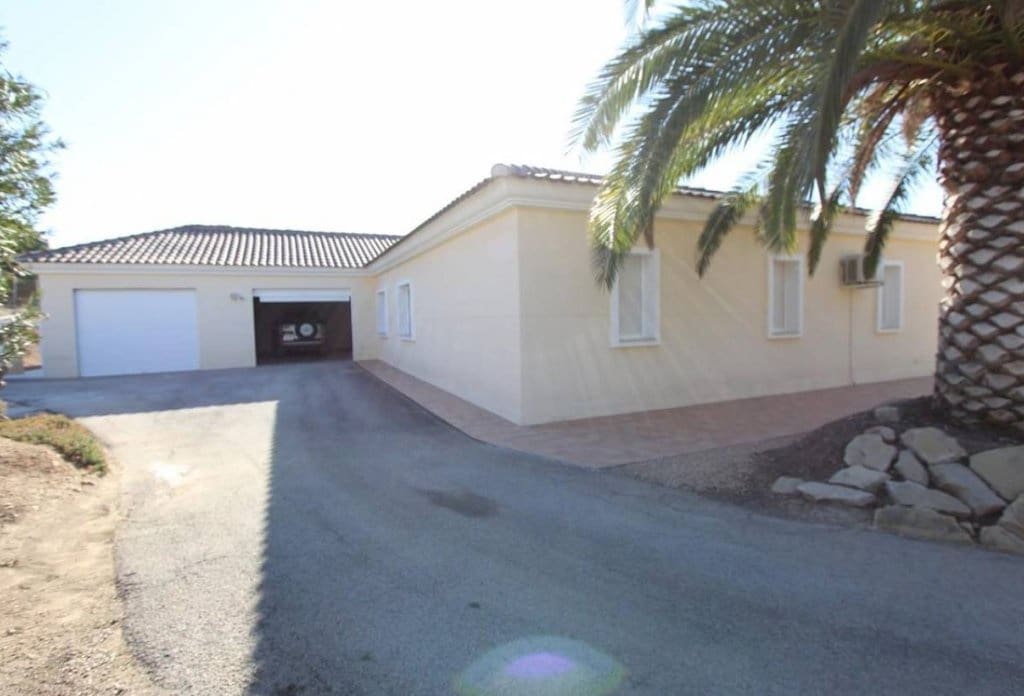 6 bedroom Villa for sale in Altea with pool - € 1,100,000 (Ref: 10079047)