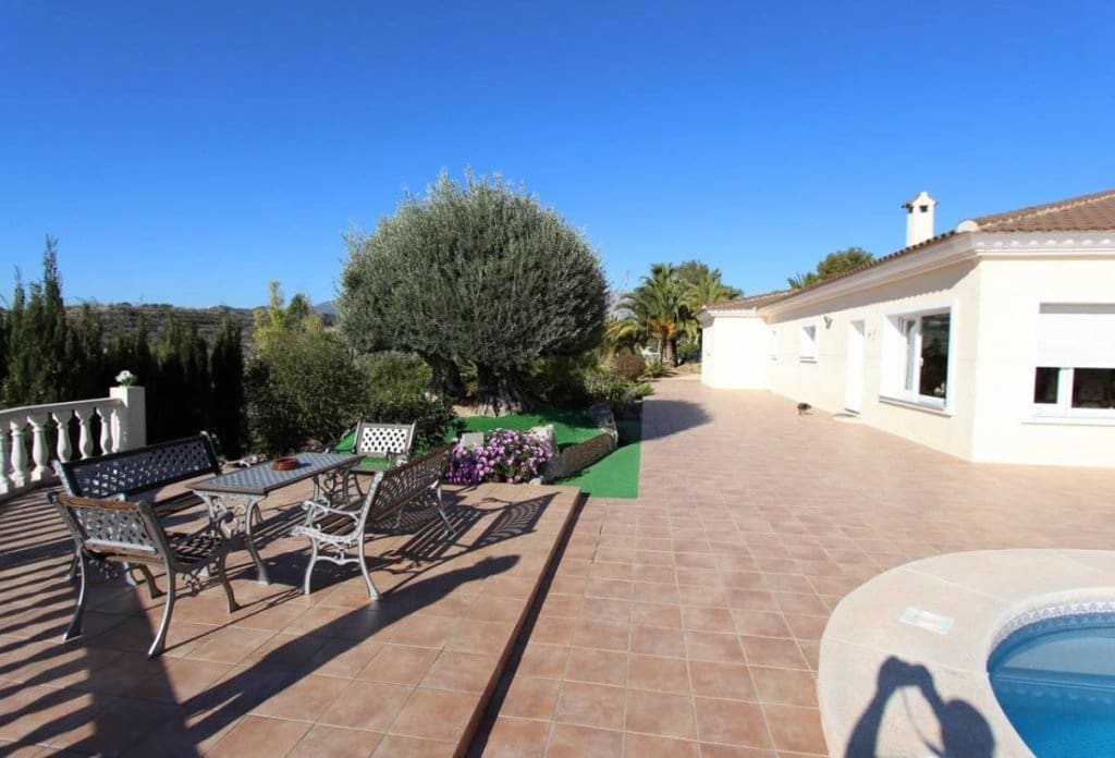 6 bedroom Villa for sale in Altea with pool - € 1,100,000 (Ref: 10079047)