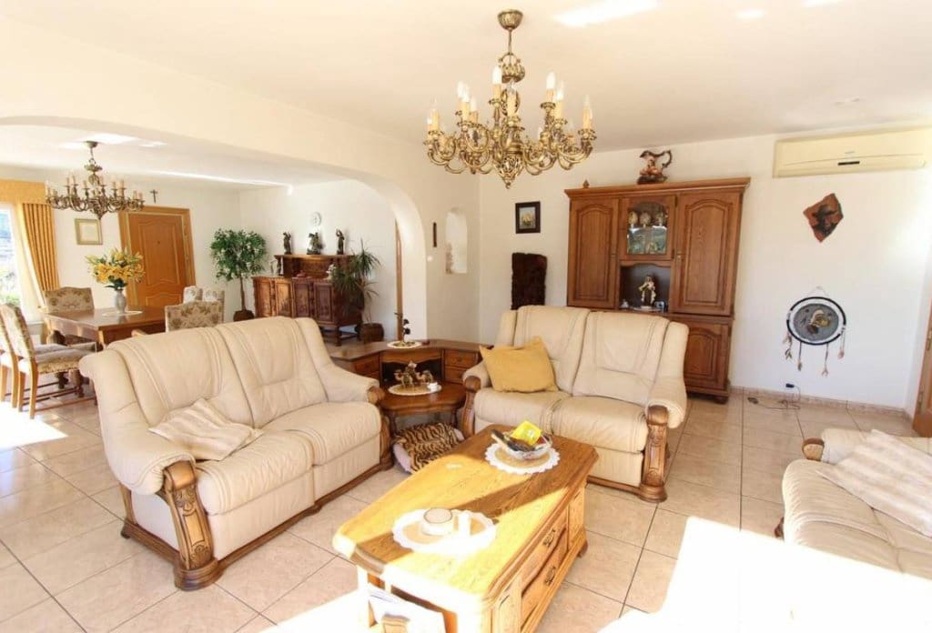 6 bedroom Villa for sale in Altea with pool - € 1,100,000 (Ref: 10079047)