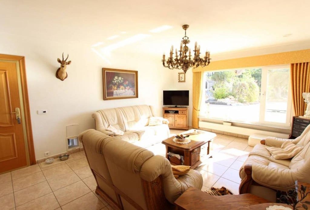 6 bedroom Villa for sale in Altea with pool - € 1,100,000 (Ref: 10079047)