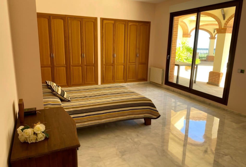 10 quarto Moradia para venda em Benimantell com piscina - 3 100 000 € (Ref: 10079818)