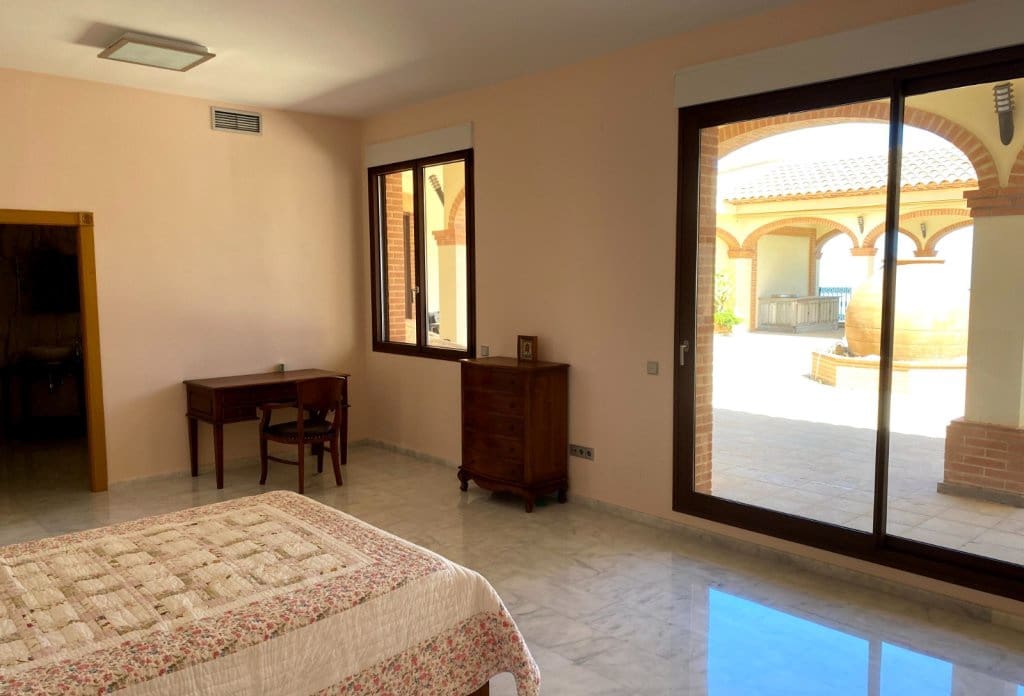 10 quarto Moradia para venda em Benimantell com piscina - 3 100 000 € (Ref: 10079818)