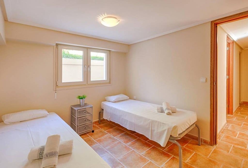 10 bedroom Villa for sale in Calpe / Calp with pool garage - € 960,000 (Ref: 10079828)