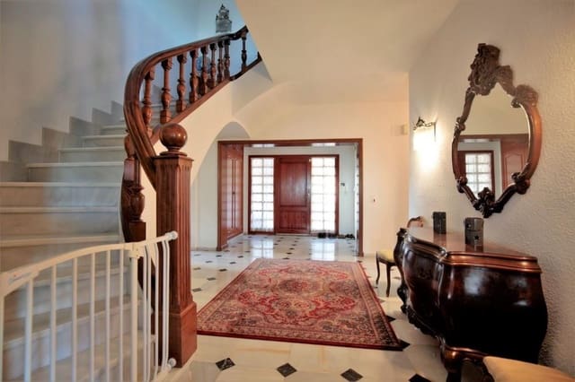 6 bedroom Villa for sale in Gargasindi, Calpe / Calp with pool - € 1,200,000 (Ref: 7891689)