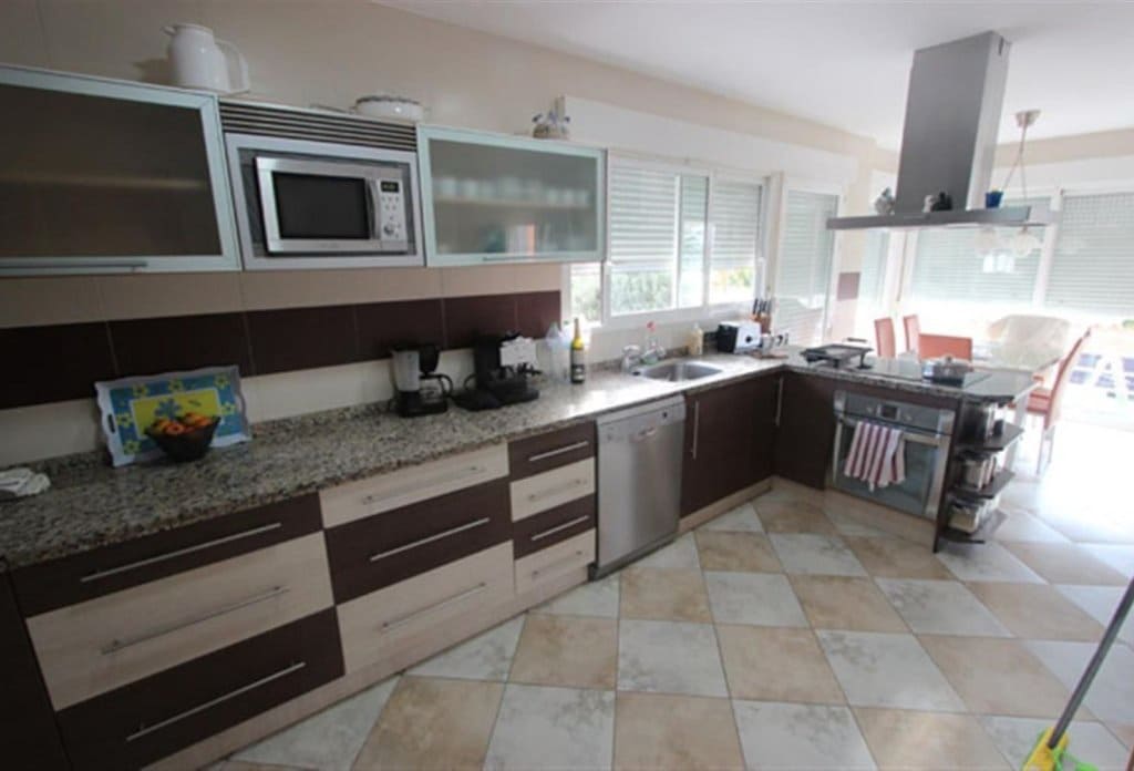 4 makuuhuone Huvila myytävänä paikassa Calpe / Calp mukana uima-altaan 
autotalli - 750 000 € (Ref: 7891702)