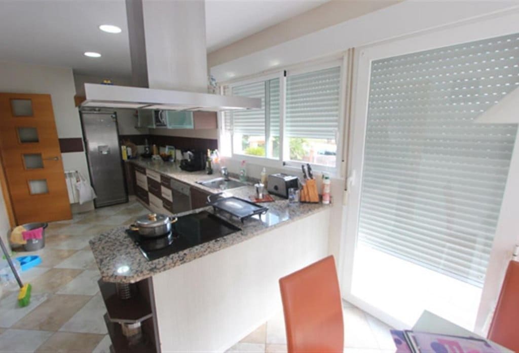 4 makuuhuone Huvila myytävänä paikassa Calpe / Calp mukana uima-altaan 
autotalli - 750 000 € (Ref: 7891702)