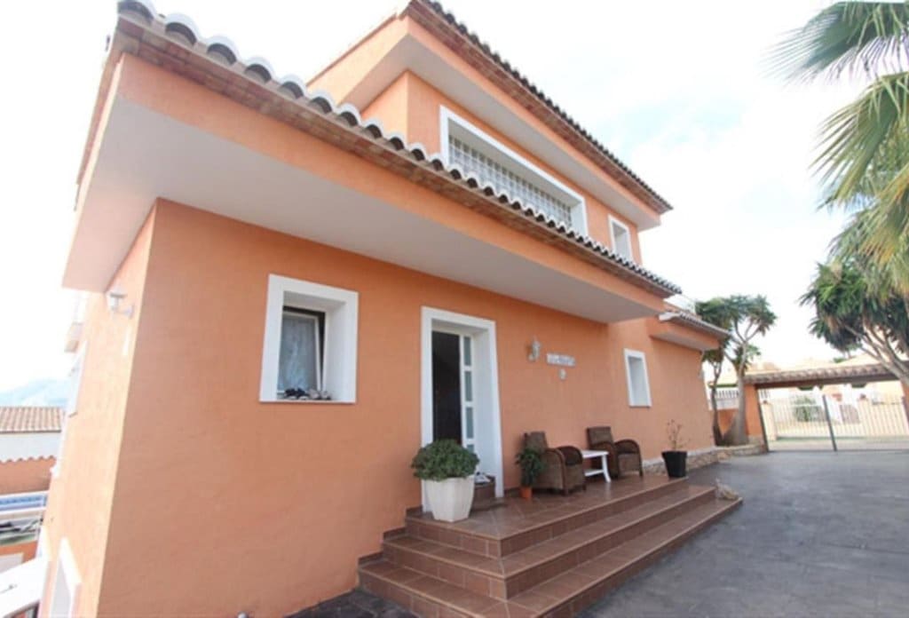 4 makuuhuone Huvila myytävänä paikassa Calpe / Calp mukana uima-altaan 
autotalli - 750 000 € (Ref: 7891702)