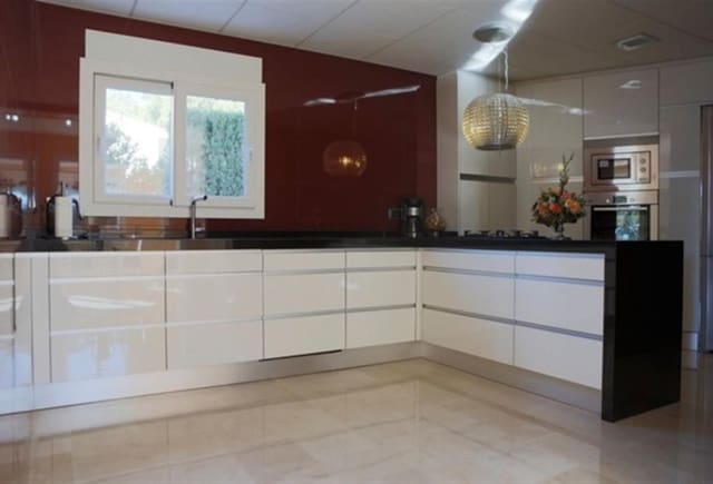 4 makuuhuone Huvila myytävänä paikassa Benissa mukana uima-altaan - 1 350 000 € (Ref: 7891714)