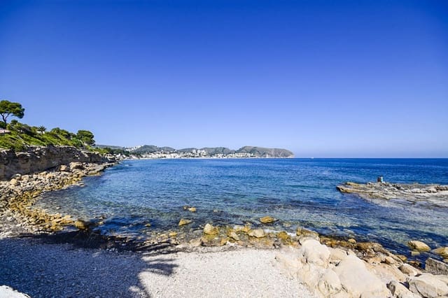 5 bedroom Villa for sale in Teulada Pueblo, Teulada-Moraira with pool garage - € 2,100,000 (Ref: 9105596)