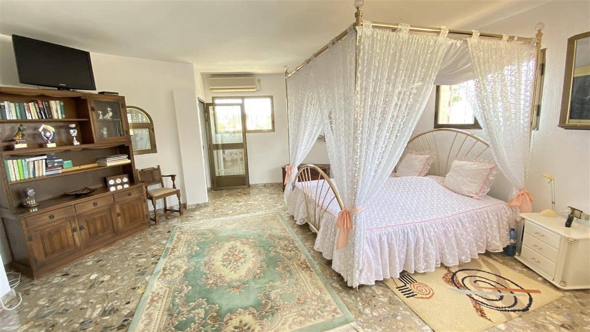 18 Zimmer Villa zu verkaufen in Calpe / Calp mit Pool - 1.995.000 € (Ref: 9130282)