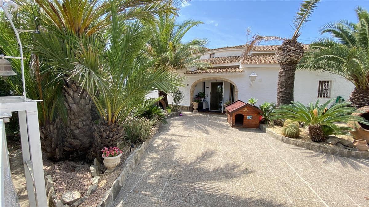 18 Zimmer Villa zu verkaufen in Calpe / Calp mit Pool - 1.995.000 € (Ref: 9130282)