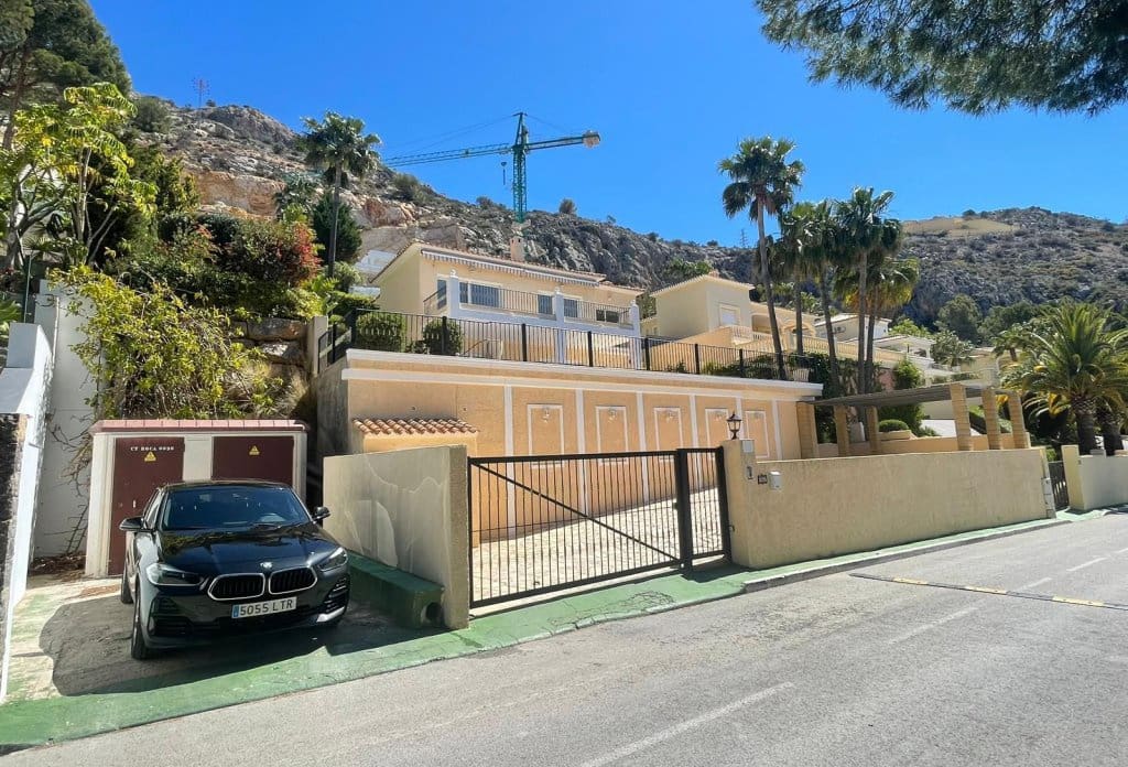 3 bedroom Villa for sale in Altea - € 1,650,000 (Ref: 9221680)