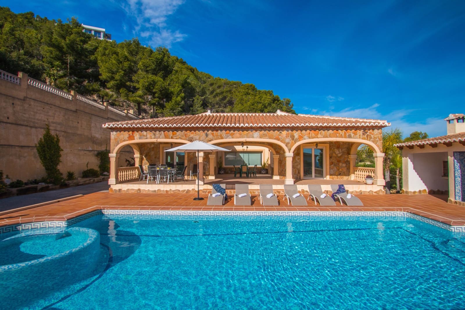 4 bedroom Villa for sale in Calpe / Calp with pool - € 670,000 (Ref: 9242123)