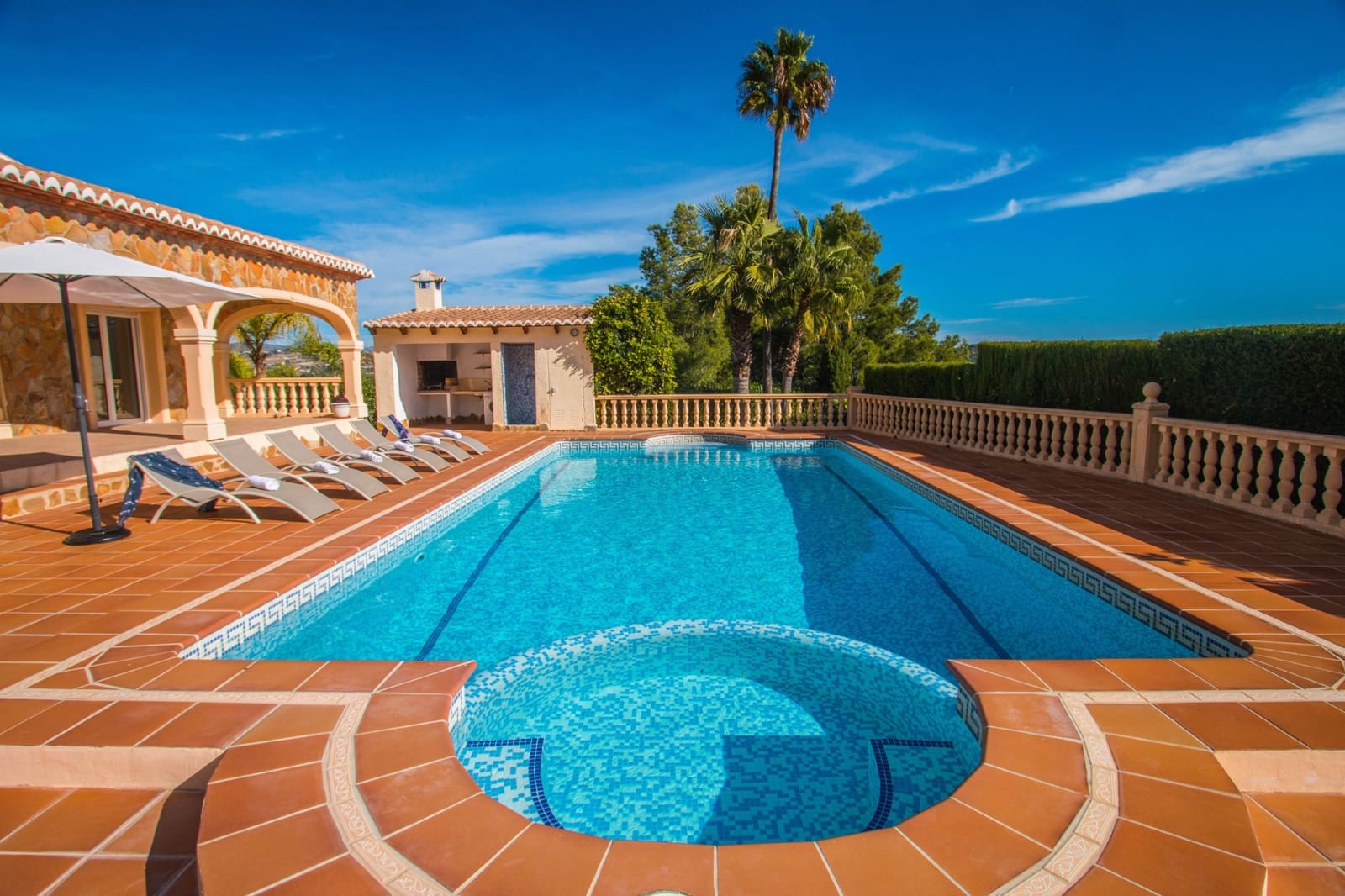 4 bedroom Villa for sale in Calpe / Calp with pool - € 670,000 (Ref: 9242123)