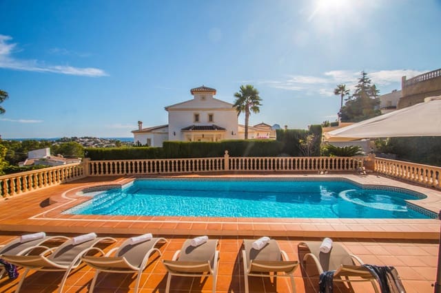 4 sovrum Villa till salu i Calpe / Calp med pool - 670 000 € (Ref: 9242123)