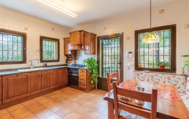 5 bedroom Villa for sale in Benissa with pool - € 1,900,000 (Ref: 9242174)