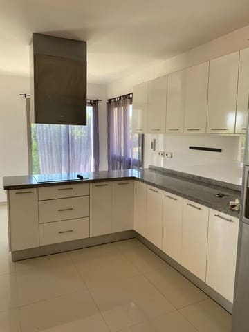 4 bedroom Villa for sale in Altea with pool - € 850,000 (Ref: 9242179)