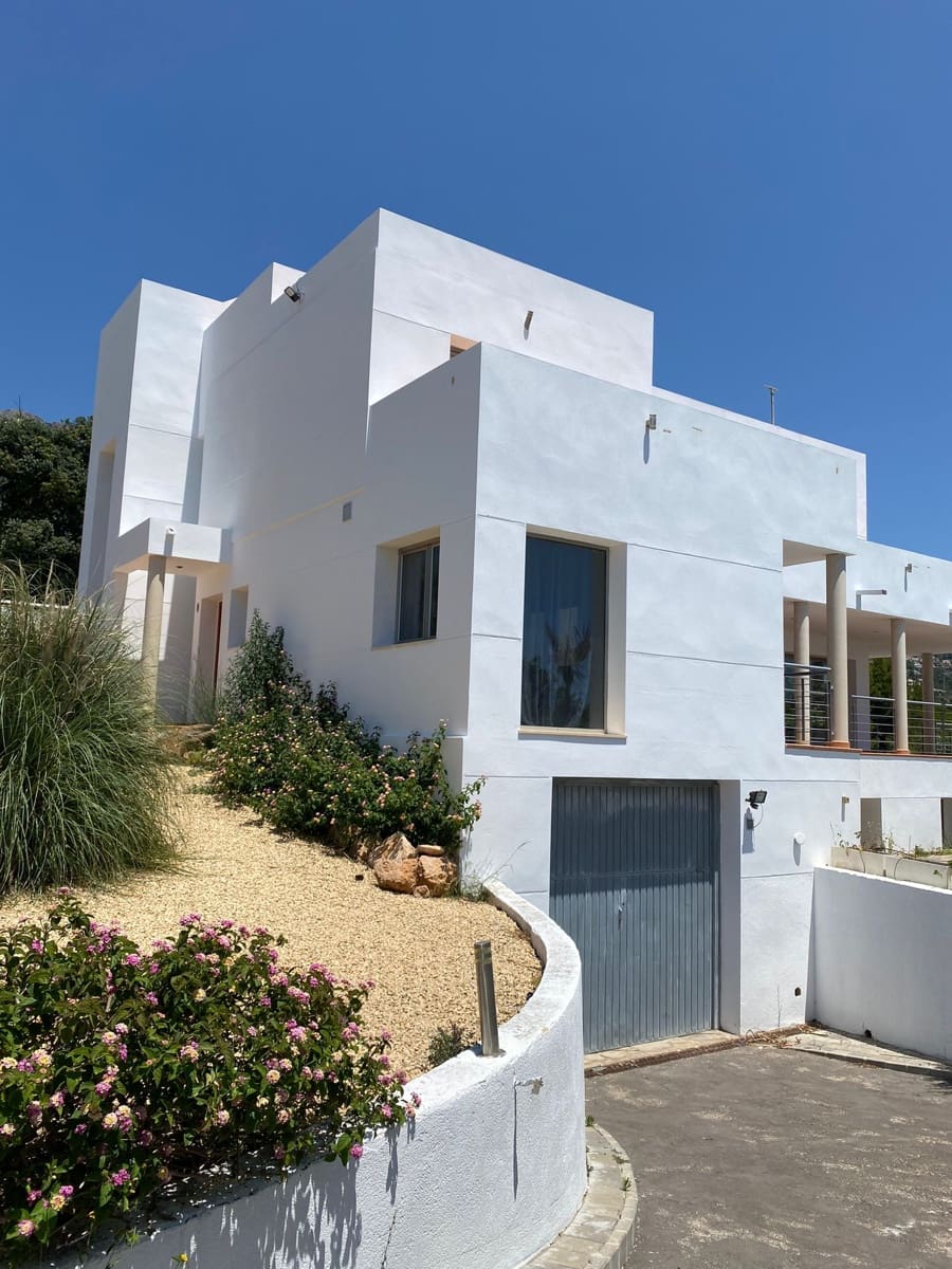 4 bedroom Villa for sale in Altea with pool - € 850,000 (Ref: 9242179)