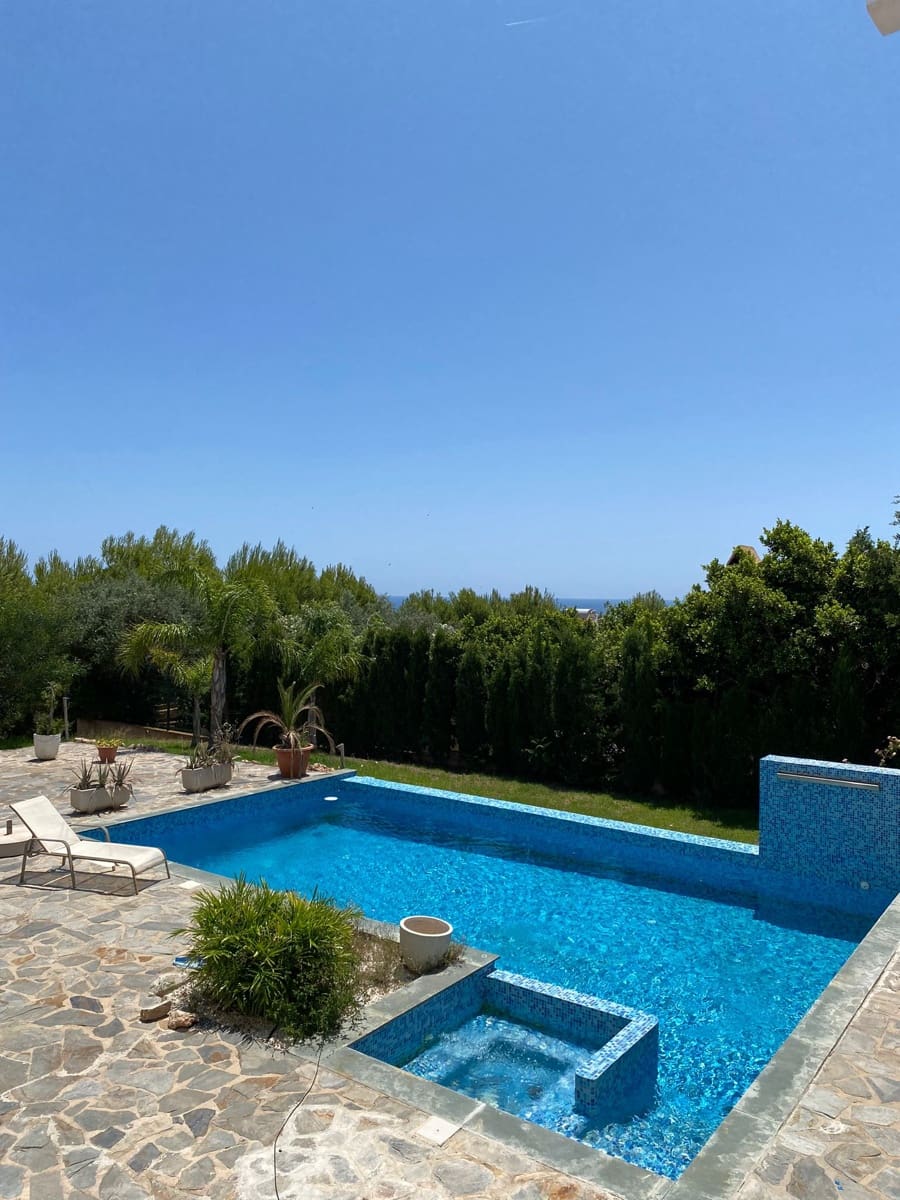 4 bedroom Villa for sale in Altea with pool - € 850,000 (Ref: 9242179)